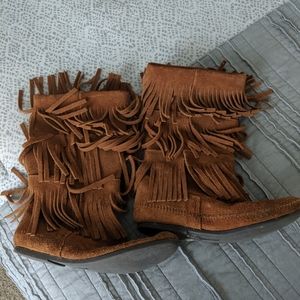 Minnetonka Fringe Brown Moccasin Boots Size 9